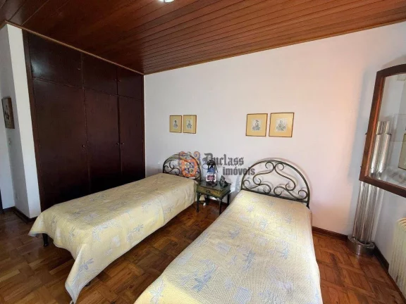 Imagem Casa com 4 dormitórios à venda, 267 m² por R$ 1.500.000,00 - Jd do Embaixador - Campos do Jordão/SP