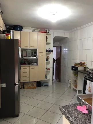 Imagem Sobrado Vila Alpina - 250 m² - 4 Dormitórios - 1 Suíte - Quintal com churrasqueira - 2 Vagas - Portão eletrônico.