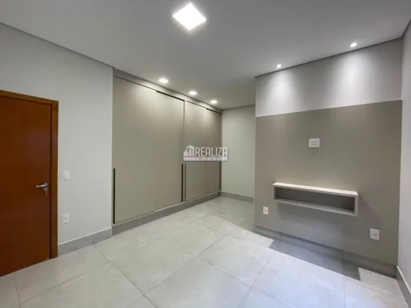 Imagem Casa de Alto Padrão à Venda no Jardim do Lago, Uberaba