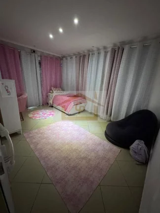 Imagem Casa com 4 dormitórios e piscina em terreno de 940 metros