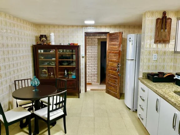 Imagem Casa mobiliada com 3 dormitórios sendo uma suíte para temporada no Centro Penha