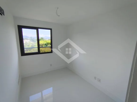 Imagem Apartamento de 4 Quartos na Barra da Tijuca perto do Posto 6 com 147 m²