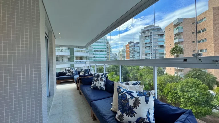 Imagem Apartamento pé na areia à venda na Riviera de São Lourenço Módulo 07: 3 quartos, 3 suítes, 3 salas, 3 vagas de garagem - 161,85m².