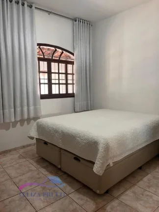 Imagem Excelente residencia bem localizado para venda no bairro do Ibes em Vila Velha com 210m²,o Sobrado possui 5 quartos, 2 banheiros e 2 vagas.