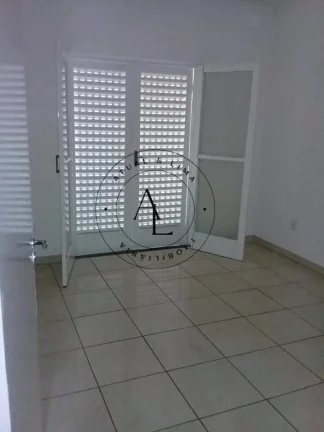 Imagem Casa Aconchegante com 3 Quartos (1 Suíte), Quintal e Jardim na Frente!