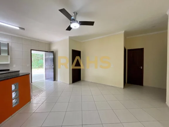 Imagem Excelente Casa com 1 suíte mais 3 quartos no bairro de Pirabeiraba em Joinville por R$890.000,00. T...