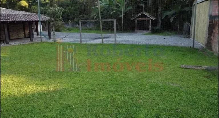 Imagem Uma propriedade charmosa e completa, cercada pela natureza.