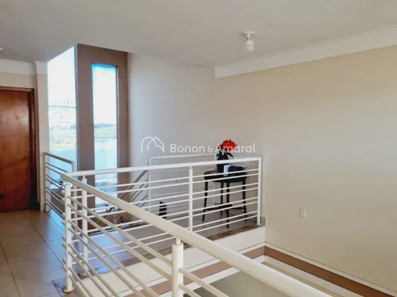 Imagem Sobrado amplo com 3 quartos (sendo 1 suíte com closet), no Condomínio Campos do Conde I.
Térreo c...