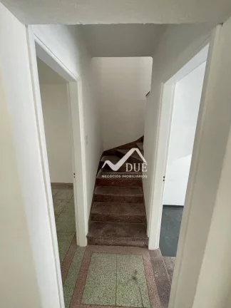 Imagem Sobrado isolado em excelente localização. 168m² de área útil.