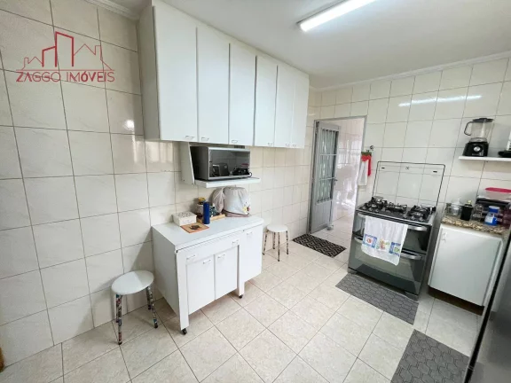 Imagem Sobrado 200m² - 3 Dorm - 1 Suíte - 4 Vagas