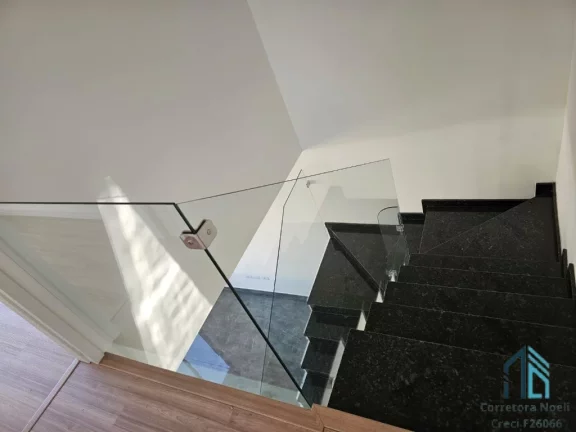 Foto do imóvel: Sobrado em condomínio, amplo terreno, 03 quartos c/suíte, no Guabirotuba em Colombo -PR