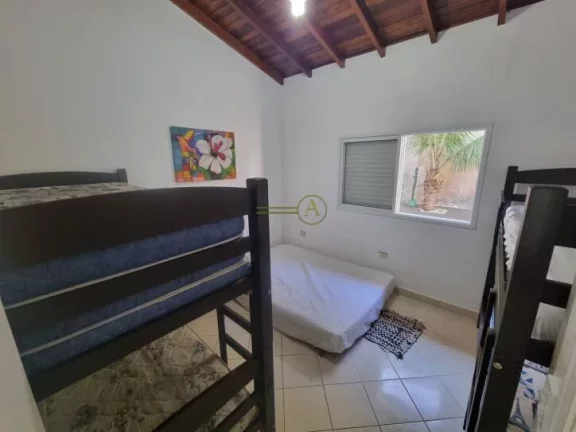 Imagem Casa térrea, com piscina e churrasqueira à venda apenas 40 metros da praia