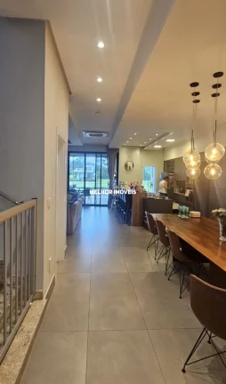 Imagem Casa em condomínio fechado mobiliada e equipada com 4 suítes localizada em Camboriú.