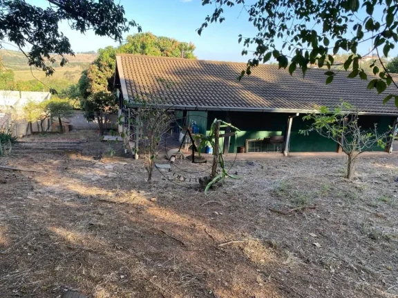 Imagem Chácara Encantadora com 2 Dormitórios, Piscina e Ampla Área Verde