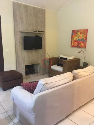 Imagem CASA PARA LOCAÇÃO ANUAL DENTRO DE RESIDENCIAL COM PISCINA, COM 2 DORMITÓRIOS, SENDO UMA SUITE