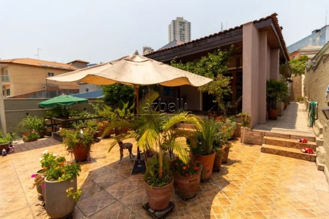 Imagem Casa com 460 metros quadrados de área total e 250 metros quadrados de área construída. Com 4 dorm...