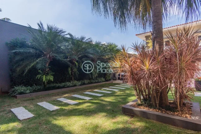 Imagem Casa com excelente localização e ótima segurança, reformada pela Arquiteta Arquiteta Gisela Bent...