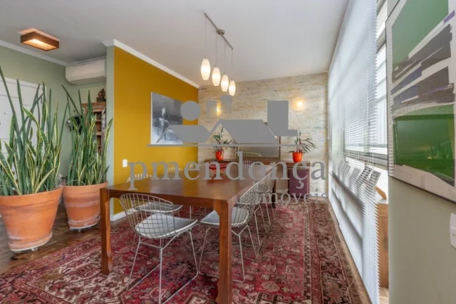 Imagem Apartamento reformado na Av Higienópolis com 3 quartos ( 1 suíte ) e 2 vagas, 219m³