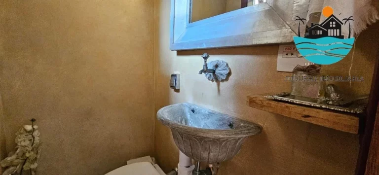 Imagem Casas a Venda em Juquehy - Canto direito, 50 metros da praia, com 4 dorm. sendo 2 suítes, piscina privativa, churra, 136M2 | Juquehy Imobiliária
