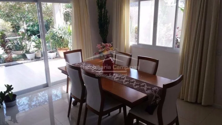 Imagem Casa espaçosa com 4 quartos, 1 suíte, 4 banheiros e diversas comodidades

Esta casa ampla oferece ...