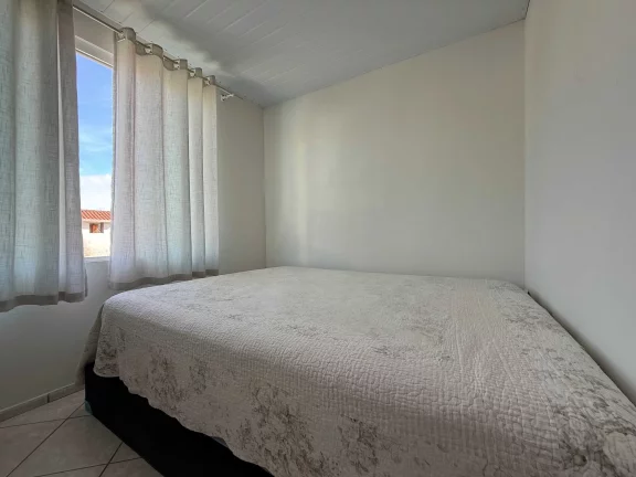 Imagem Casa com 7 dormitórios sendo 3 suítes e 3 vagas de garagem, a 350 metros da Praia em Penha