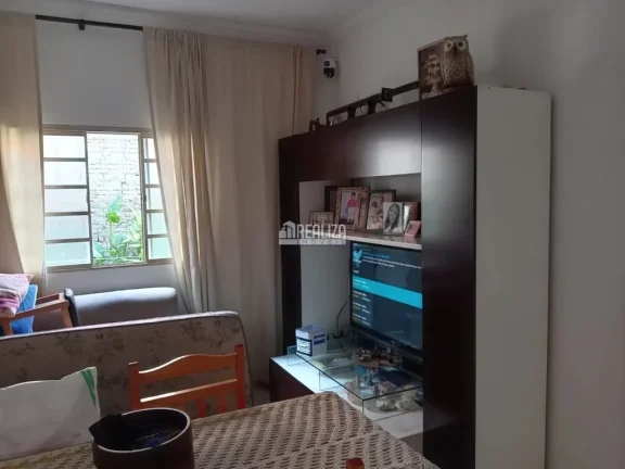 Imagem Casa com piscina à venda no Parque dos Buritis, Uberaba - MG