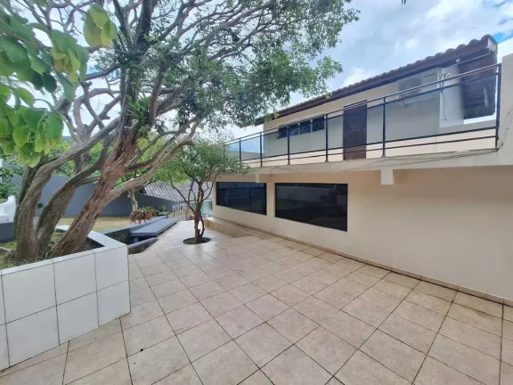 Imagem Casa mobiliada com 4 dormitórios sendo 2 suítes e 3 vagas de garagem em Florianópolis