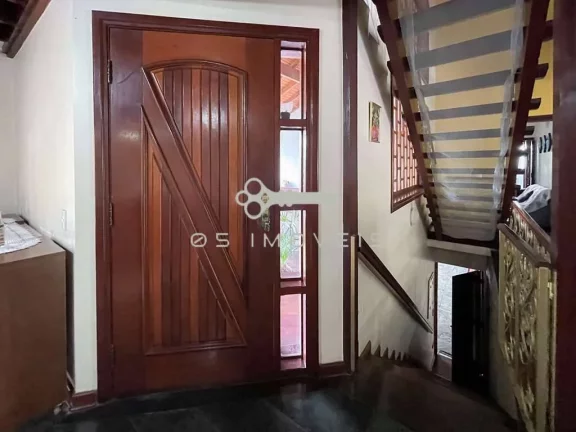 Imagem Linda casa com 06 quartos (1 suíte) , piscina, gourmet no "Granja Viana II"