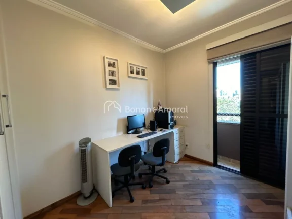 Imagem Apartamento em andar intermediário, com excelente incidência de sol da tarde e uma vista livre que...
