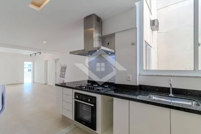 Imagem Apartamento Reformado e Mobiliado com Vista Mar em Copacabana - 3 Quartos