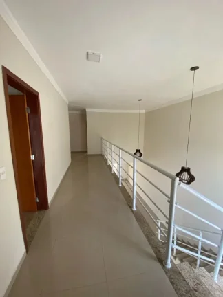 Imagem Excelente oportunidade de locação: Casa em condomínio com 3 suítes e 4 vagas na Chácaras Reunidas São Jorge, Sorocaba-SP!