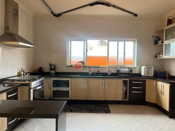 Imagem Incrível Sobrado à venda com 3 suítes e 5 vagas de garagem, Bairro Olímpico, São Caetano do Sul, SP