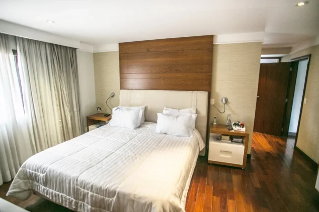 Imagem Apartamento 290M², 1 Por Andar, 3Q, 3 Suítes, 3 Banheiros, 4 Vagas, Academia, Piscina, Piscina Aquecida, Quadra, Salão de Jogos e Festas, Closet.