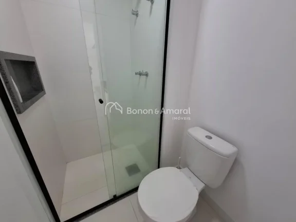 Imagem Apartamento moderno e aconchegante, situado em andar alto com vista para uma rua tranquila. Possui u...