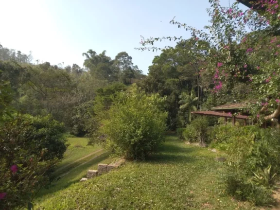 Imagem “Já pensou morar num paraíso com nascentes, colinas, e 7 casas a apenas 50km de São Paulo?”