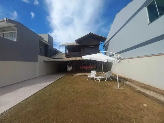 Imagem Casa com 3 dormitórios sendo 1 suíte e 2 vagas de garagem em Penha/SC