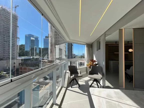 Imagem Apartamento mobiliado com 3 dormitórios sendo 1 suíte e 2 vagas de garagem em Balneário Camboriú