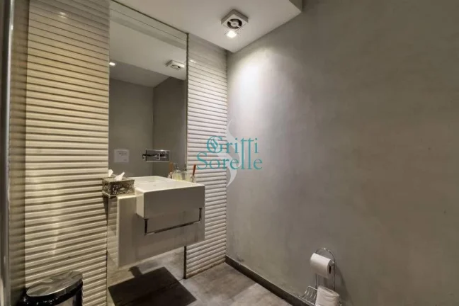 Imagem Casa Comercial à Venda em Vila Nova Conceição - São Paulo/SP.