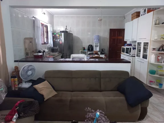 Imagem Casa 3 dormitórios e piscina, disponível para locação em Peruíbe.