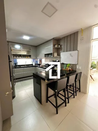 Imagem Casa no Antares – 5 Quartos | 4 Suítes | Piscina Privativa | 317m²