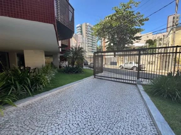 Imagem A 5ª Avenida Selecionou esse espaçoso 4/4, suite, lavabo, 225,48m2 de área privativa com 02 vagas soltas no melhor da Barra: por apenas R$1.200.000,00