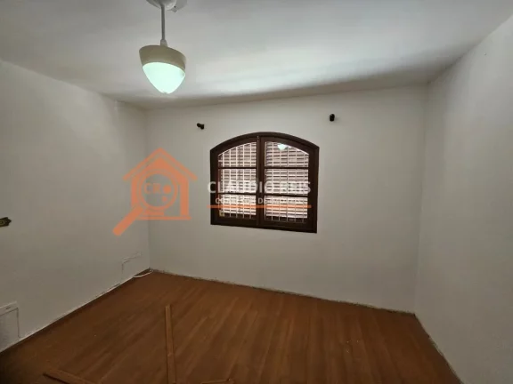 Imagem Sobrado com 3 Quartos para alugar, 179m² - Campo Grande