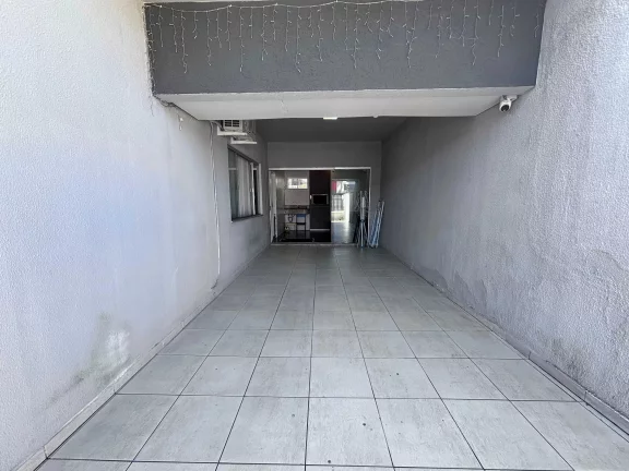 Imagem Casa com 3 dormitórios sendo 1 suíte e vaga coberta para 2 carros em Itajaí