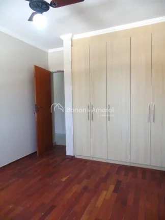 Imagem Reformado, amplo, 3 quartos, sendo 1 suíte, 2 com armários e 1 com bancada para estudo/escritório...