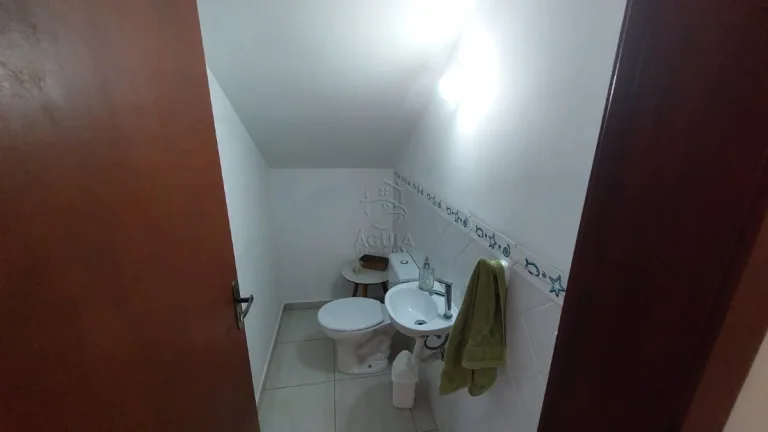 Imagem Casa em condomínio com segurança 24 horas localizado no Horto