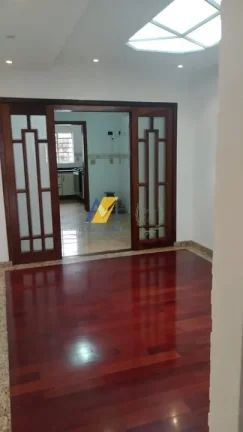 Imagem Sobrado à Venda com 359m², 4 dormitórios, 4 suítes, 1 sala e 5 vagas!!!