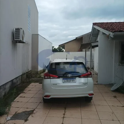 Imagem Casa a venda com 3 dormitorios no centro de Torres/RS