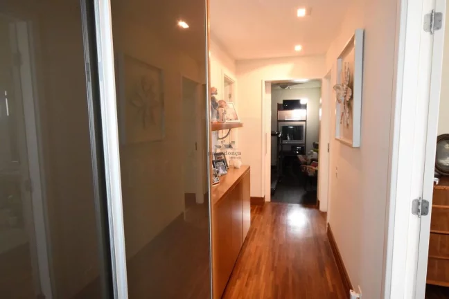 Imagem Apartamentos com terraço gourmet com piso em madeira de demiloção, living para 03 ambientes, 03 s...
