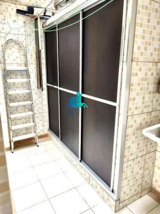 Imagem Sobrado em Condomínio com 3 Vagas — Espaço e Conforto para Sua Família!