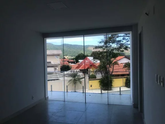 Imagem Excente casa duplex em centro de terreno, loteamento Argeu Fazendinha,(Av. Central)constituida de Varanda,Sala,03 quartos sendo com duas suiters,lavan
